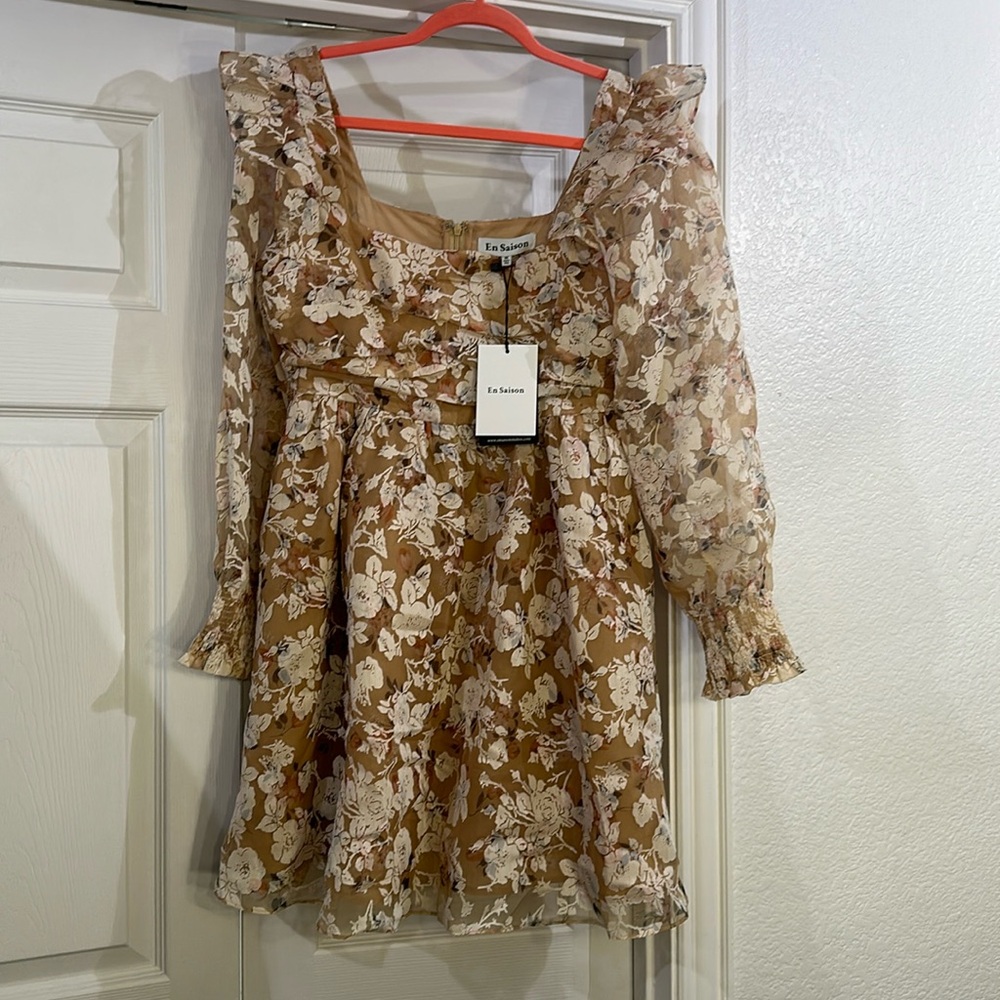 En Saison Floral Midi Dress in Tan and Cream